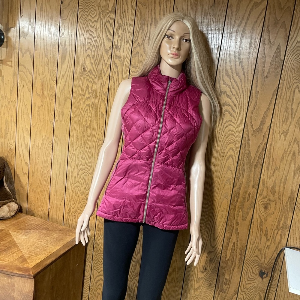 Lululemon" Down For A Run Vest-Berry Rumble - Picture 9 of 16